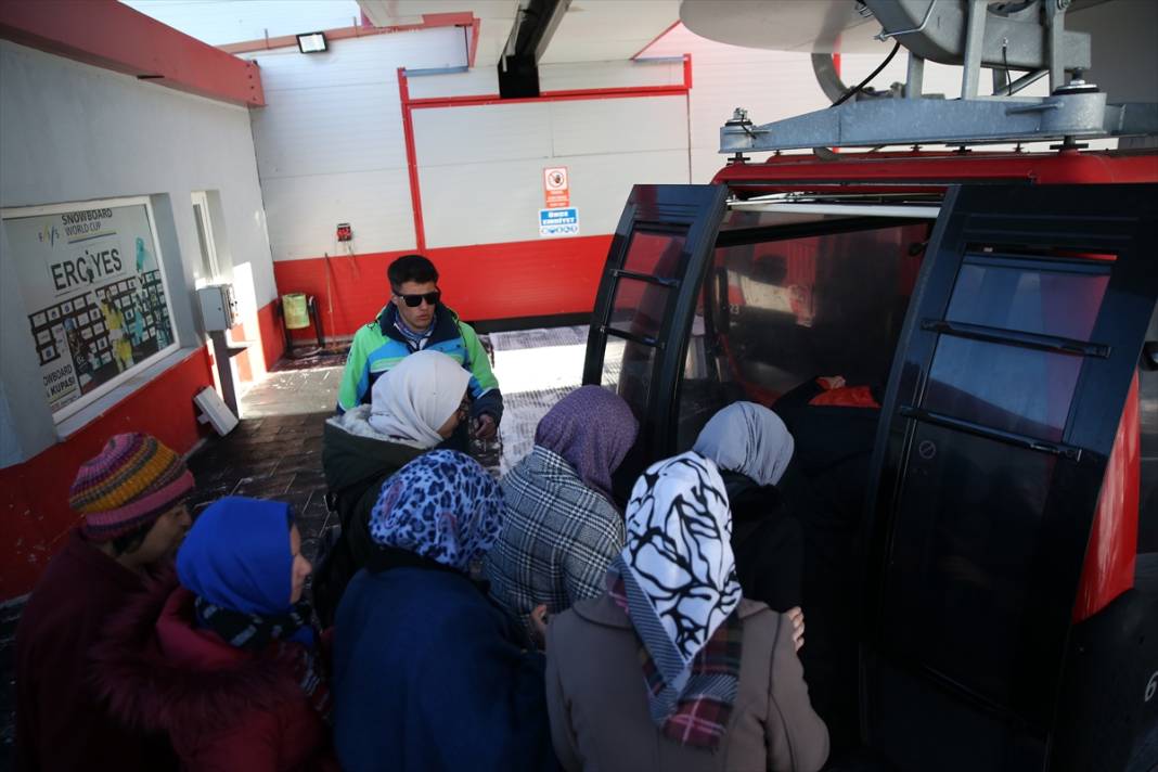 Pencereden baktıkları dağda ilk kez kaydılar 20